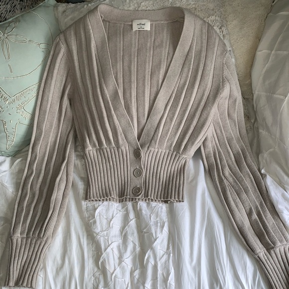 Aritzia Sweaters - Aritzia Wilfred plunge cardigan